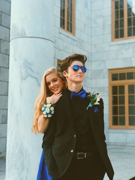 Prom Photos Couple, Prom Picture Poses For Couples, Couples Homecoming Pictures, Couple Prom Pictures, Hoco Photos, Homecoming Photos, Prom Pictures Group, Hoco Poses, Hoco Pictures