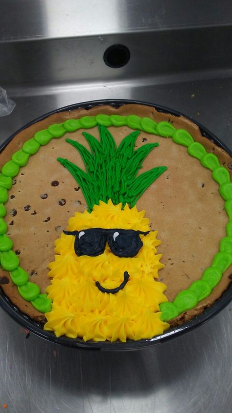 Luau Cookie Cake, Large Cookie Decorating Ideas, Spring Cookie Cake Designs, Message Cookie Designs, Summer Cookie Cake Designs, Message Cookies Ideas, Summer Cookie Cake, Simple Cookie Cake Designs, Cookie Cake Decorating Ideas