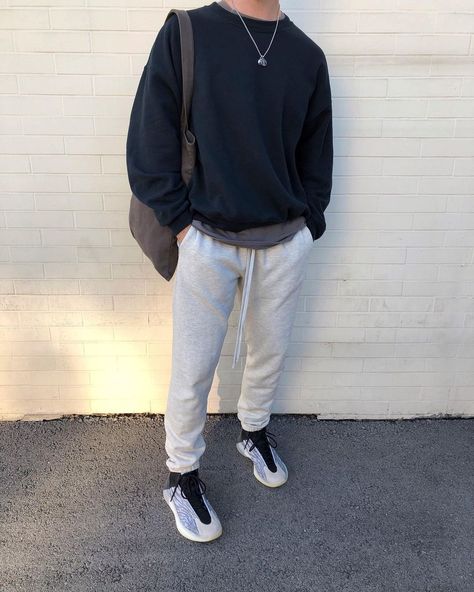 Grey Sweatshirt Outfit Men, Gray Sweatpants Outfit Men, Black Sweatpants Outfit Men, Grey Sweatpants Outfit Men, Boys Fashion Style Teenagers, Boys Clothes Teenagers, Gray Sweatshirt Outfit, Black Sweatpants Outfit