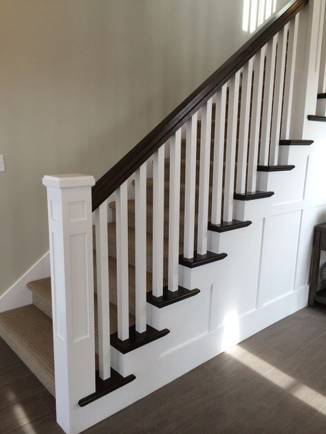 White newel post, charcoal stained handrail, white square balusters, charcoal stained tread caps, white risers Modern Stair Railing, Stair Banister, White Stairs, Stair Makeover, Transitional Exterior, Handrail Design, Stair Railing Design, Transitional Furniture, Staircase Remodel