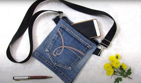 This is a guide to making a DIY denim crossbody bag. Learn how to make a crossbody bag out of jeans with this easy step-by-step no-sew tutorial. Bag From Old Jeans Diy, Denim Crossbody Bag Diy, Bag Out Of Jeans, Recycle Jeans Projects, Crossbody Bag Tutorial, Jeans Crafts, Denim Crossbody Bag, Diy Denim, Cute Crossbody Bags