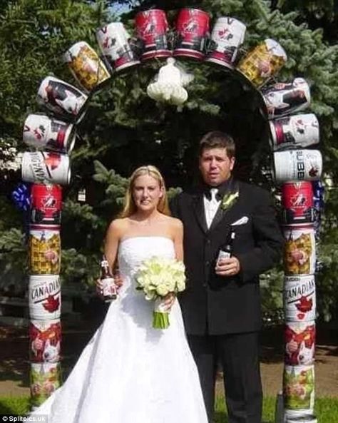 Beer bonanza: Images reveal couples' disastrous attempts at DIY wedding decor, including this beer can-themed alter which appears to be made out of Canadian kegs #weddingfail #weddingdisasters #weddingdon'ts #weddingmistakes Wedding Keg, White Trash Wedding, Football Chiefs, Tacky Wedding, Funny Wedding Pictures, Friday Wedding, Diy Wedding Arch, Wedding Fail, Funny Wedding Photos