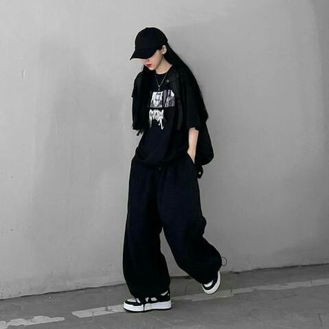 Masculine Girl Outfits, Masculine Outfits, Baggy Outfit Ideas, Boyish Outfits, Boyish Style, Tomboy Look, Streetwear Korean, Outfit Korean, Korean Casual Outfits