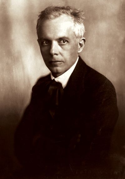 Béla Bartók (1881– 1945) was a Hungarian composer, pianist, and ethnomusicologist. He is considered one of the most important composers of the 20th century; he and Franz Liszt are regarded as Hungary's greatest composers. Through his collection and analytical study of folk music, he was one of the founders of comparative musicology, which later became ethnomusicology. Poetic Images, Bela Bartok, Franz Liszt, Freshman Dorm, Music Inspiration, Belek, Music Composers, Opera Singers, Botanical Beauty