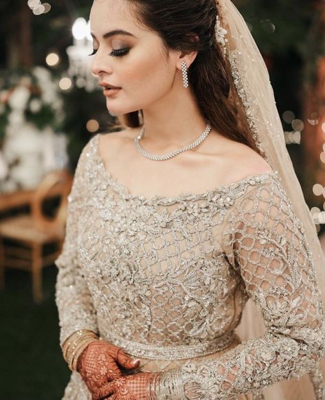 Minal Khan Walima Dress, Minal Khan Wedding Pics, Minal Khan Wedding, Minal Khan, Walima Dress, Aesthetic Jewelry, Simple Pakistani Dresses, Pakistani Bridal Wear, Wedding Mood Board