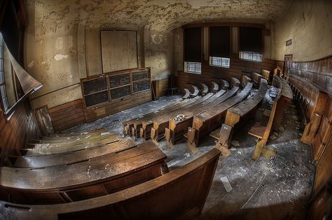 Old University, Lecture Room, University Rooms, University Lectures, Lecture Hall, Lectures Room, Lecture Theatre, Old Abandoned Buildings, Dark Acadamia