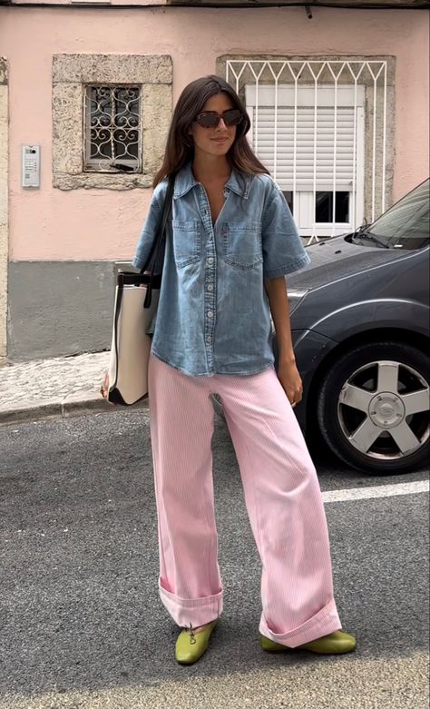 Pink Pants, Looks Style, Mode Inspiration, Spring Summer Outfits, Outfits Casuales, Look Cool, Denim Shirt, Daily Outfits, Look Fashion