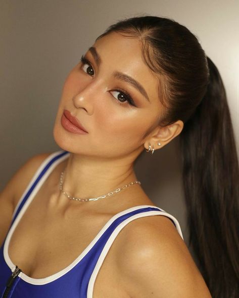 Graduation Look Makeup, 60 Year Old Hairstyles, Light Makeup Looks, Classy Makeup, Glam Wedding Makeup, Square Face Hairstyles, Graduation Makeup, Formal Makeup, Nadine Lustre