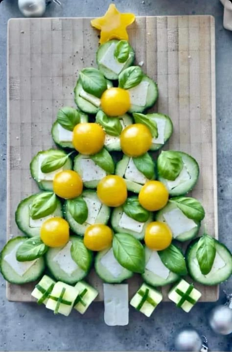 Christmas Tree Food, Thanksgiving Menu Ideas Side Dishes, Festive Appetizers, Decorações Com Comidas, Christmas Recipes Appetizers, Charcuterie Inspiration, Healthy Christmas, Christmas Food Dinner, Easy Food Art