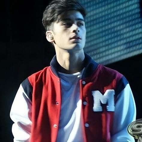 Young Zayn Malik, Zayn Malik 2012, Zayn Malik Young, Zayn Malik Icons, Zaddy Zayn, Four One Direction, Malik One Direction, Zayn Malik Hairstyle, Zayn Malik Style