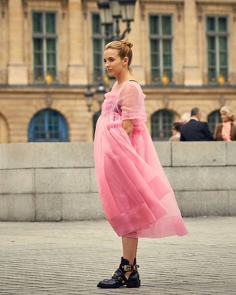 Pink Dress from Killing Eve Arizona Robbins, Pink Tulle Dress, Vestidos Color Rosa, Killing Eve, Jodie Comer, Eve Outfit, Fashion Tv, Carrie Bradshaw, Tulle Dress