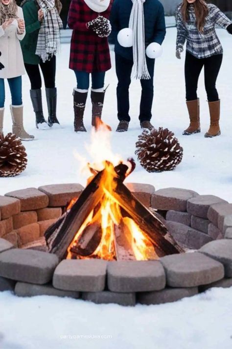 33 Unique Winter Bonfire Party Ideas [Ignite the Night] - Fun Party Games Ideas for Adults and Kids New Years Bonfire Party, Bonfire Set Up Ideas, Winter Bonfire Party Ideas, Bonfire Aesthetic Friends, Winter Bonfire Party, Beach Bonfire Party Ideas, Christmas Bonfire, Bonfire Party Ideas, Beach Bonfire Parties