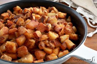 These skillet home fries are the perfect side dish for any meal! Recipe Red Potatoes, Home Fries Recipe, Grill Seasoning, Fried Potato, Home Fries, Ultimate Breakfast, Fries Recipe, Everyday Dishes, Potato Recipe