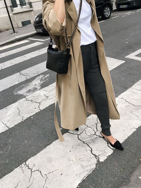 10 Favorite Outfits of 2018: Nisi » teetharejade Chanel Gabrielle Bag Outfit, Chanel Gabrielle Bag, Chanel Street Style, Chic Jean Outfits, Chanel Gabrielle, Timeless Fashion Pieces, Business Casual Outfits For Women, Golf Outfits Women, Business Casual Outfits