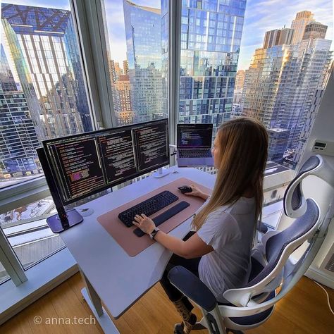 Computer Science Women, Programmer Girl, Coder Girl, Coding Jobs, Tech Girl, Computer Desk Setup, Career Vision Board, Work Motivation, Pc Setup