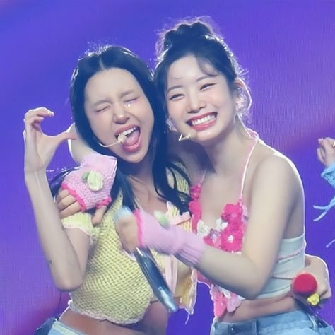 Dahyun And Chaeyoung Twice, Chaeyoung Y Dahyun, Chaeyoung And Dahyun, Twice Group, Icons Iq, Dahyun Twice, Twice Chaeyoung, Dara Kpop, Chaeyoung Twice