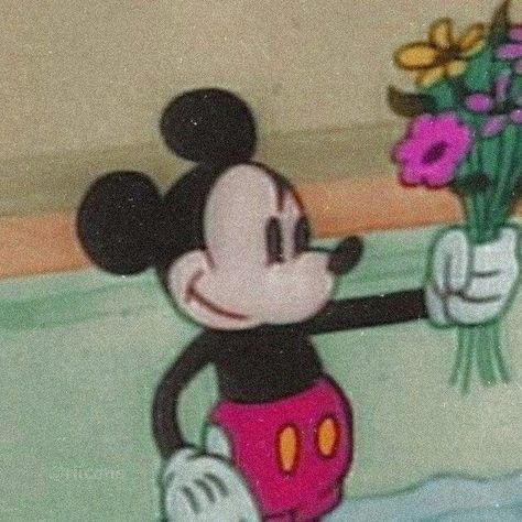 Mickey Mouse Aesthetic Pfp, Pfp Love Aesthetic, Mickey Mouse Profile Pictures, Cartoon Matching Pfp Couple Aesthetic, Mickey Mouse Icons Aesthetic, Vintage Mickey Mouse Aesthetic, Mickey Mouse Matching Pfp, Cartoon Couple Aesthetic, Mickey Mouse Pfp