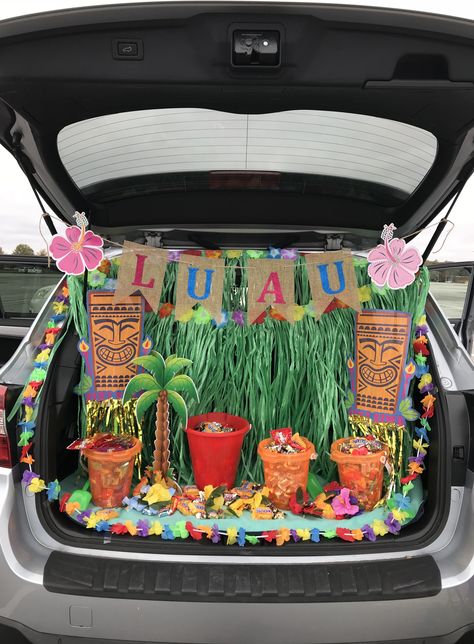 Luau themed trunk or treat using items mostly from Dollar Tree! Trunk Or Treat Luau Theme, Hawaiian Truck Or Treat, Trunk Or Treat Themes For Suv, Fiesta Trunk Or Treat Ideas, Trunk Or Treat Ideas Dollar Tree, Halloween Theme Trunk Or Treat Ideas, Broadway Trunk Or Treat, Trunk Or Treat Ideas Hawaiian, Hawaii Trunk Or Treat Ideas