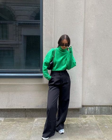 7 formas de combinar un pantalón negro y verte elegante Winter Mode Outfits, America Outfit, Lazy Style, Skandinavian Fashion, Streetwear Mode, Neue Outfits, Mode Inspo, 가을 패션, Winter Fashion Outfits