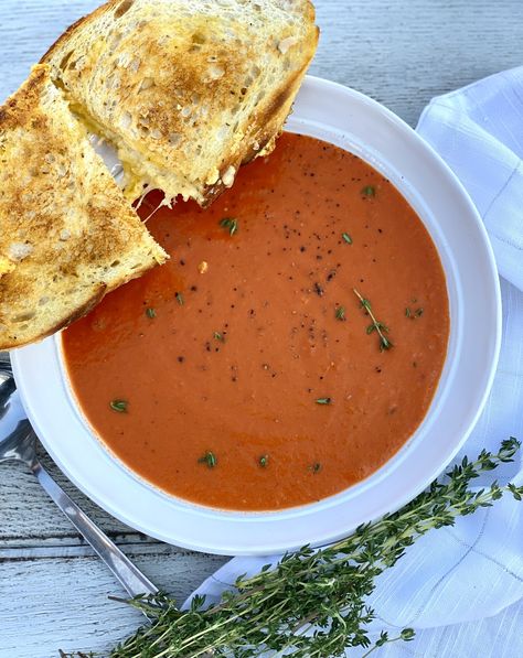 Grilled Cheese Gouda, Gouda Grilled Cheese Sandwiches, Gouda Grilled Cheese, Sandwich Wraps Recipes, Wraps Recipes, Canning Whole Tomatoes, Bakery Foods, Best Grilled Cheese, Creamy Tomato Soup