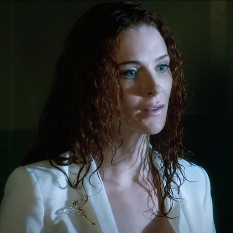 Bridget Regan Jane The Virgin, Bridget Reagan, Rose Solano, Bridget Regan, Jane The Virgin, Nose Job, Iconic Movies, Celebrity Crush, Red Hair