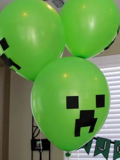 Top Tips for an Amazing Minecraft Party - Brisbane Kids Minecraft Balloons, Minecraft Theme, Diy Minecraft, Minecraft Birthday Party, Birthday Party Crafts, Amazing Minecraft, 9th Birthday Parties, Minecraft Cake, Minecraft Birthday