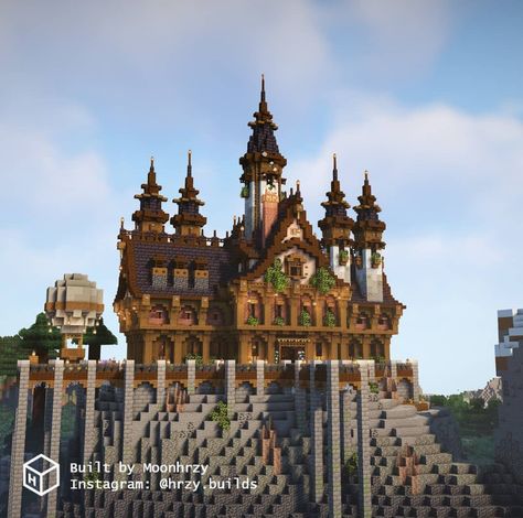 Minecraft Medieval Portal Design, Minecraft Giant Castle, Small House Concept Art, Big Castle Minecraft, Big House Minecraft Tutorial, Minecraft Telescope Build, Minecraft Houses Castle, Bdoubleo100 Builds Minecraft, Minecraft Gothic House