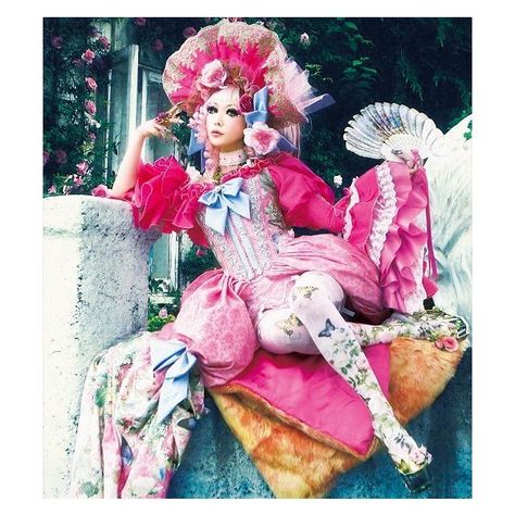 0 Ali Project, Burlesque Vintage, Modern Baroque, Rococo Fashion, Festival Ideas, Ellen Von Unwerth, Rococo Style, Masquerade Ball, J Fashion