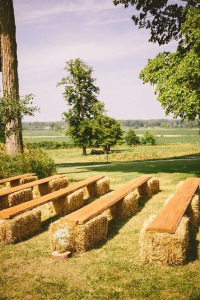 Unique Rustic Wedding, Wedding Wallpaper, Wedding Ceremony Seating, Wedding Reception Seating, Deco Champetre, Rustic Backyard, Wedding Ceremony Ideas, Ceremony Seating, Hay Bales