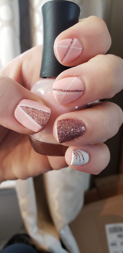 Pink White Gold Nails, Rose Gold Manicure, Vintage Rose Nails, Rose Gold Nails Acrylic, Pretty Nails For Summer, White Nails With Gold, Rose Gold Nails Design, Pink Nail Art Designs, Rose Nail Art