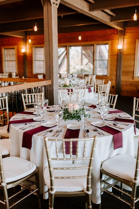 Red Round Table Decorations, Fall Color Wedding Table Decor, Fall Wedding Decor Burgundy, Burgundy Themed Wedding Table Settings, Wedding Table Settings Burgundy, Ivory Round Table Wedding, White And Burgundy Table Setting, Round Burgundy Wedding Tables, Ivory And Burgundy Wedding Table