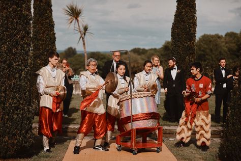 East Meets West in This English Garden Wedding at Sezincote House | Junebug Weddings Sezincote House, Liz Linkleter, Benjamin Wheeler, East Meets West Wedding, Indian Palace, English Garden Wedding, Wedding Venues Uk, Japanese Wedding, Chinese Decor