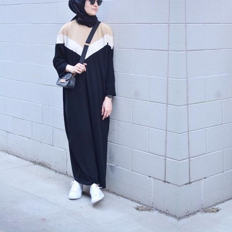 1,757 mentions J’aime, 38 commentaires - ELİF DOĞAN (@elifd0gan) sur Instagram : "This @mnbymina maxi jersey dress will be my summer staple. So effortlessly elegant. İt doesnt get…" Style Hijab Casual Simple, Color Abaya, Dresses Casual Modest, Hijabi Mode, Style Hijab Casual, Hijab Stile, Sporty Chic Outfits, Rok Outfit, Sporty Dress