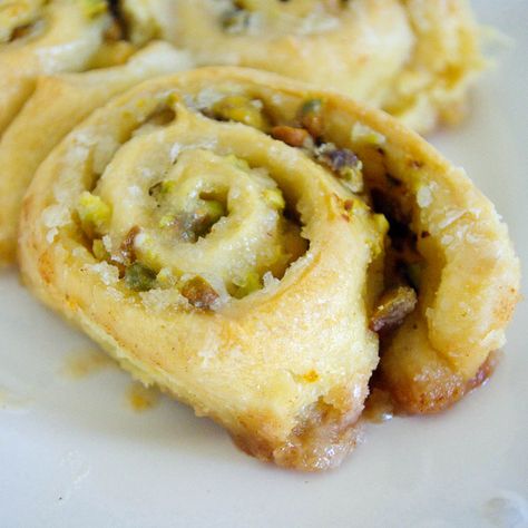 Pistachio Cinnamon Rolls, Pistachio Rolls, Sweet Rolls Recipe, Lemon Rolls, Cinnabon Rolls, Lemon Pistachio, Sweet Roll Recipe, Nut Rolls, Lime Recipes