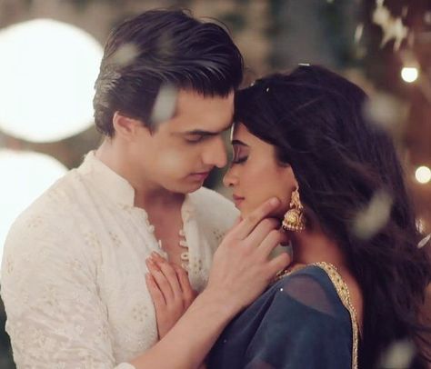 Kaira:kartik and Naira Kaira Romance, Naira Kartik, Kartik Naira, Shivangi Joshi Instagram, Crazy Girl Quote, Kartik And Naira, Romantic Wallpaper, Beautiful Night Images, Romantic Photoshoot