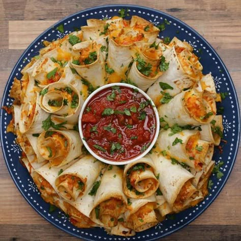 Mexican Finger Foods, Finger Foods Easy, Savory Chicken, Easy Mexican, Diet Vegetarian, Finger Food Appetizers, Christmas Appetizers, Party Food Appetizers, Pull Apart