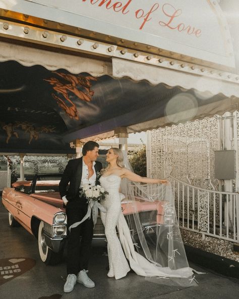 Soak up the sun below the palm trees at the Little White Wedding Chapel on your Las Vegas elopement. Las Vegas Elopement Photographer: @treeoflifelasvegas @treeoflifefilmsandphotos . . . . . #lasvegaselopement #lasvegaselopementphotographer #vegaselopement #vegaselopementphotographer #elope #elopement #lasvegasphotographer #vegaswedding #littlewhitechapel #lookslikefilm #dtlv Las Vegas Wedding Aesthetic, Vegas Wedding Aesthetic, Retro Elopement, Nashville Elopement, Vegas Elopement Photography, White Wedding Chapel, Vegas Wedding Photos, Casino Wedding, Little White Chapel