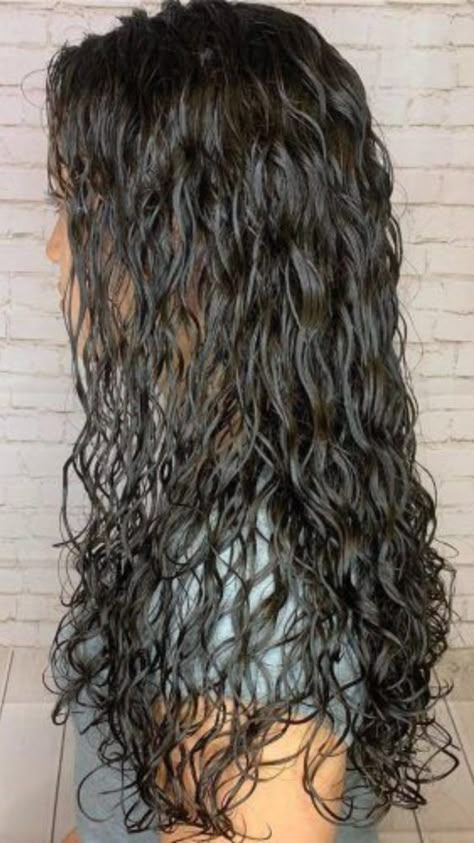 25 Loose Spiral Perm (You Must Try) – Stylish Hair Ideas Loose Spiral Perm Long Hair, Loose Perm Medium Length, Perm Types, Loose Spiral Perm, Spiral Perm Long Hair, Relaxed Curls, Loose Curl Perm, Wavy Hair Perm, Natural Perm