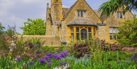 Hidcote Manor Garden French Wine Regions, Manor Garden, Red Border, Garden Tours, The Cotswolds, Wine Region, Stonehenge, English Garden, Outdoor Rooms