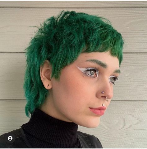 Dark Green Hair Short, Green Hair Short, Green Mullet, Aesthetic Haircuts, Queer Haircut, Short Green Hair, Short Punk Hair, Dark Green Hair, Hair Fringe