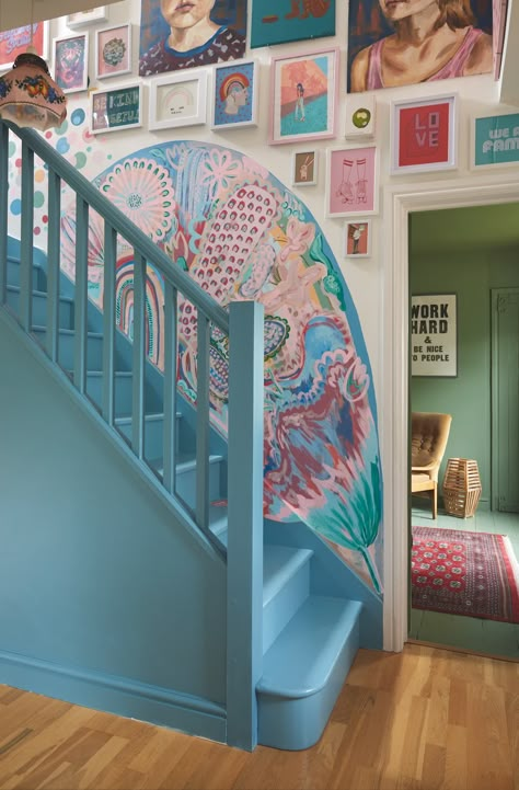 Blue Green Rooms, Gallery Wall Staircase, Hallway Paint, Painted Staircases, Wall Trends, Paint Blue, Hallway Art, Escalier Design, Painted Stairs