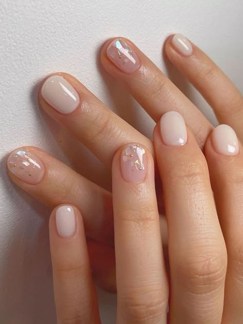 Neutral Nail Ideas Gel, Simple Summer Nail Art 2024, Color French Gel Nails, Short Nails Natural Designs, Cute Short Neutral Nails, Short Nails Trending, Neutral Gelish Nails, Korean Nail Art Pastel, Nail Art Subtle