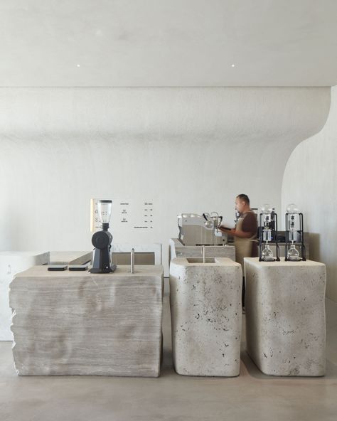 Best Minimalist Cafés in the World | Softer Volumes Coffee House Design, Coffee Origin, Simple Interior Design, Design Café, Pale Wood, Simple Interior, Coffee Shop Design, Cafe Interior Design, Bodo