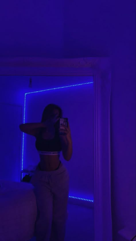 Led Light Mirror Pics, Waist Small Mirror Pics, Female Mirror Pics, No Face Mirror Selfie Aesthetic, Cute Selfies Poses Instagram, Fake Insta Story Mirror Pics, Snap Inspo Pics, Mirror Selfie Body Poses, Hot Mirror Poses For Instagram