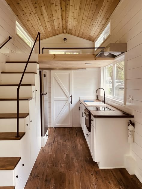 Tiny House Skeen Tiny House Home Depot, Tiny House Addition Ideas, Mini Shed House Interior, Tiny House Loft Bed, Modern Farmhouse Tiny House, Storage Ideas Tiny House, Loft Bedroom Tiny House, Square Tiny House, Tiny Shed Home