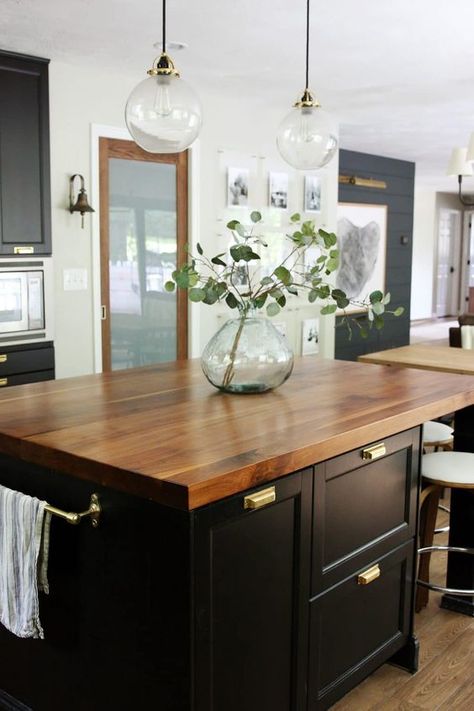 Block Countertops, Model Dapur, Interior Boho, Black Kitchen Island, Butcher Blocks, Kabinet Dapur, Kitchen Island Decor, Modern Kitchen Island, Kitchen Decor Modern