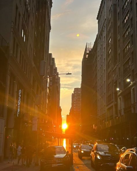 #usa #newyork Night Buildings Aesthetic, Sunset In Nyc, Buildings Aesthetic, Nyc Sunset, Sun Night, Nyc Night, Nyc Aesthetic, City Architecture, Night Aesthetic