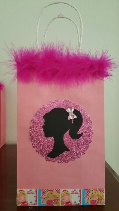 Barbie Souvenir Ideas, Barbie Party Favors Diy, Barbie Party Decorations, Barbie Theme Party, Mermaid Birthday Party Decorations, Barbie Gifts, Barbie Box, Birthday Goodie Bags, Princess Invitations