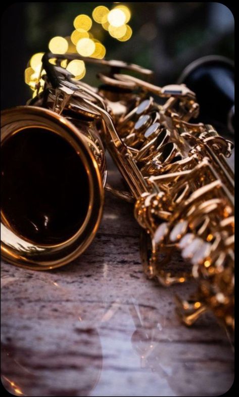 Saxophone Photography, Wallpaper Musik, Saxophone Art, Jazz Saxophone, Instruments Art, Saxophone Players, Only Aesthetic, Band Nerd, Woodwind Instruments