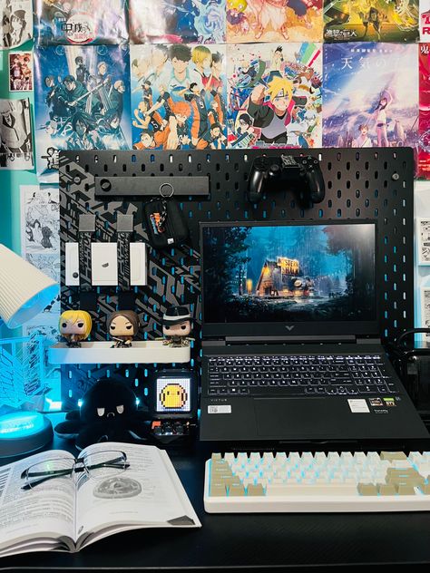 Gaming Room Setup Laptop, Laptop Table Setup, Laptop Gaming Setup Ideas, Tablet Desk Setup, Dope Rooms, Laptop Setup, Setup Inspiration, Dream Setup, Best Gaming Setup